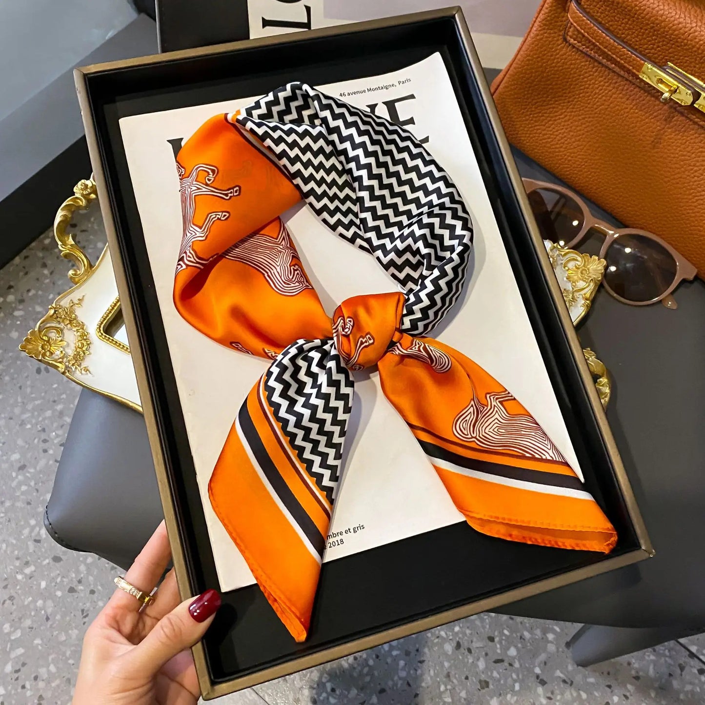 2025 New Women's Soft Satin Hair Scarves Fashion Square Printed Headscarf 70cm Professional Accessories Designer Scarf Headband