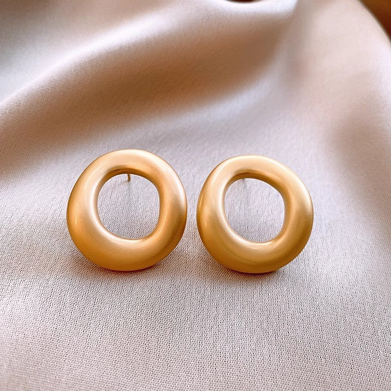 One Cold Style Simple Metal Earrings Retro High Fashion Style Texture Round Earrings