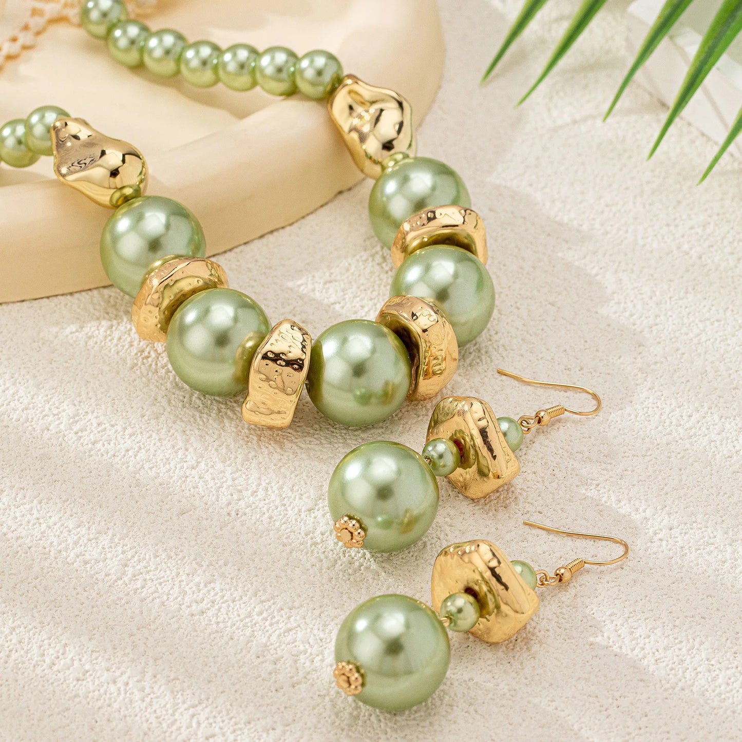 Royal Style High-Grade Green Imitation Pearl Necklace Earring Set Women Girls Gifts Fashion Jewelry Hot Sale Party Gift 2025