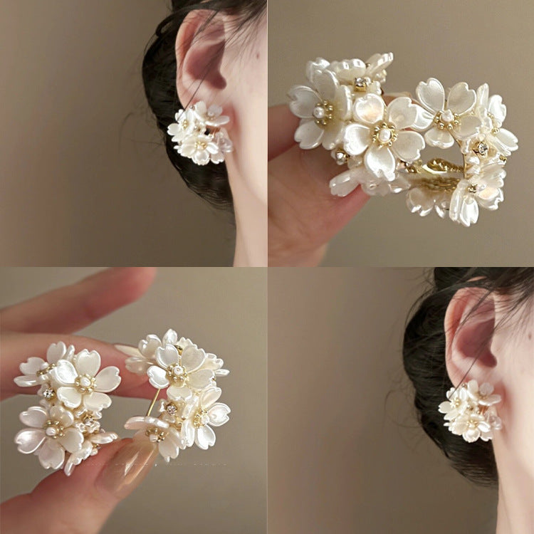 Silver Needle Pearl Flower Cluster Earrings for Women French Elegant Niche Design Sense Earrings Women Light Luxury High-end Sense Ear Jewelry