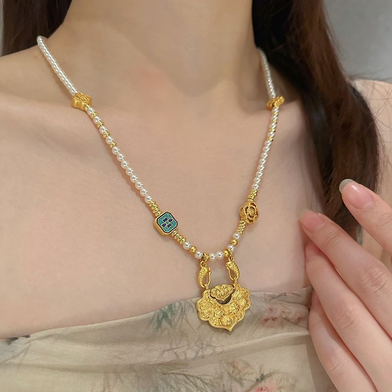 New Chinese Style Original Ancient Gold Sand Gold Koi Peace and Prosperity Lock Pendant Pearl Shell Necklace for Women New Simple Personality