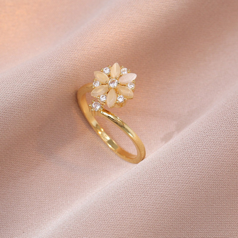 Rotating Ring for Women with Micro Paved Zircon, Elegant and Minimalist Style, Versatile Full Diamond Round Clover Ring Jewelry