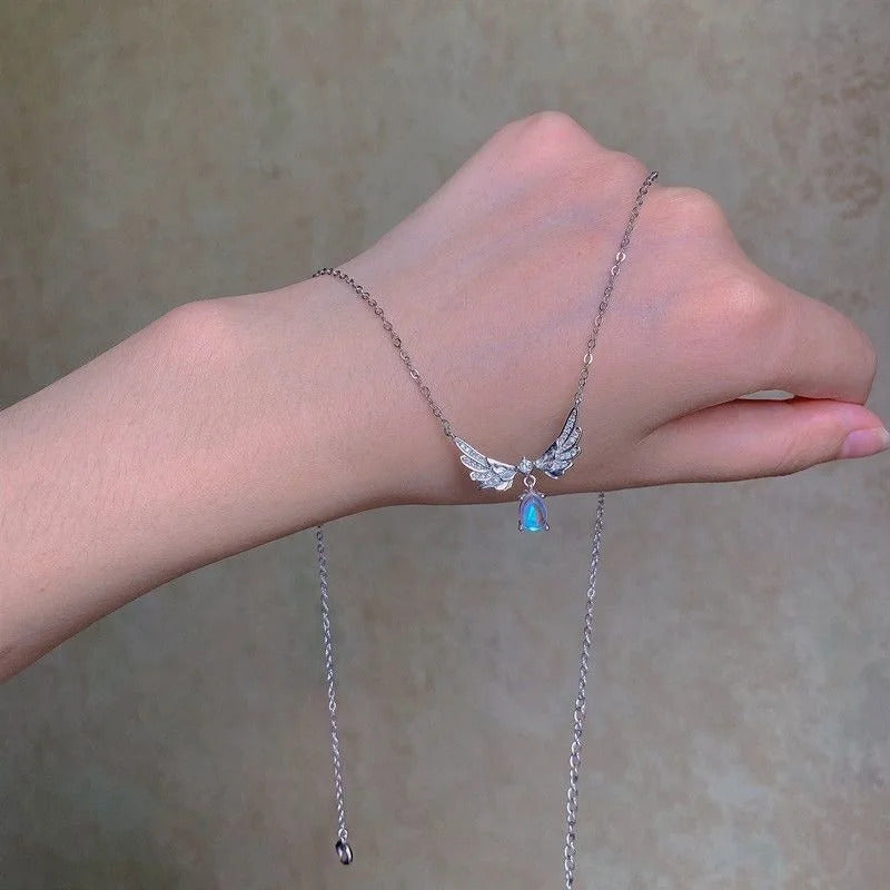 Light Luxury Angel Wings Pendant Necklace Ladies Fashion Exquisite Moonstone Collarbone Necklace Delicate Wedding Jewelry