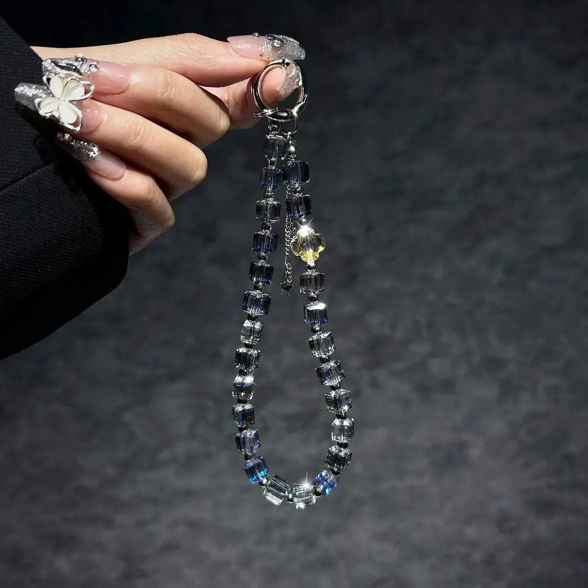 Glitter Diamond Short Mobile Phone Lanyard Sugar Crystal Beaded Mobile Phone Chain Phone Charm Cool Lanyard