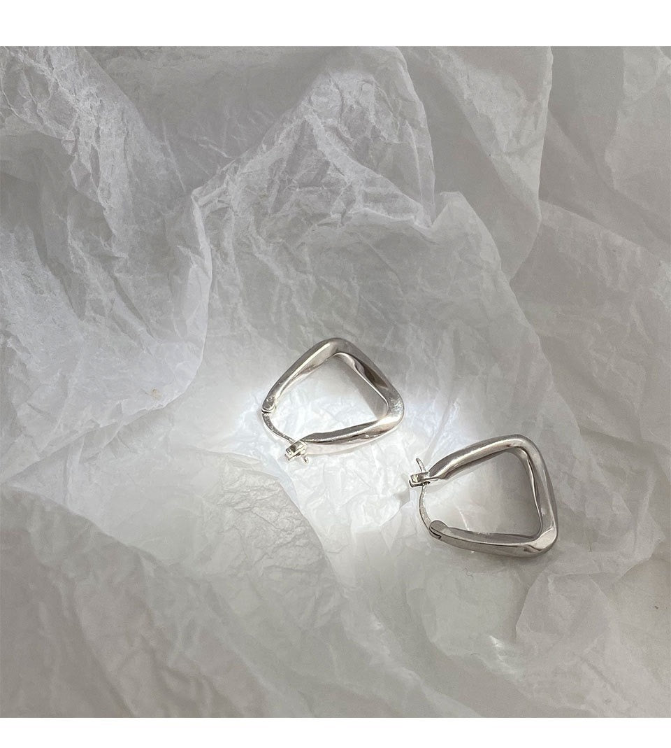 French Style Fashionable Geometric Triangle Earrings for Girls High-grade Simple Ins Style Niche Fashion Irregular Ear Buckle Earrings