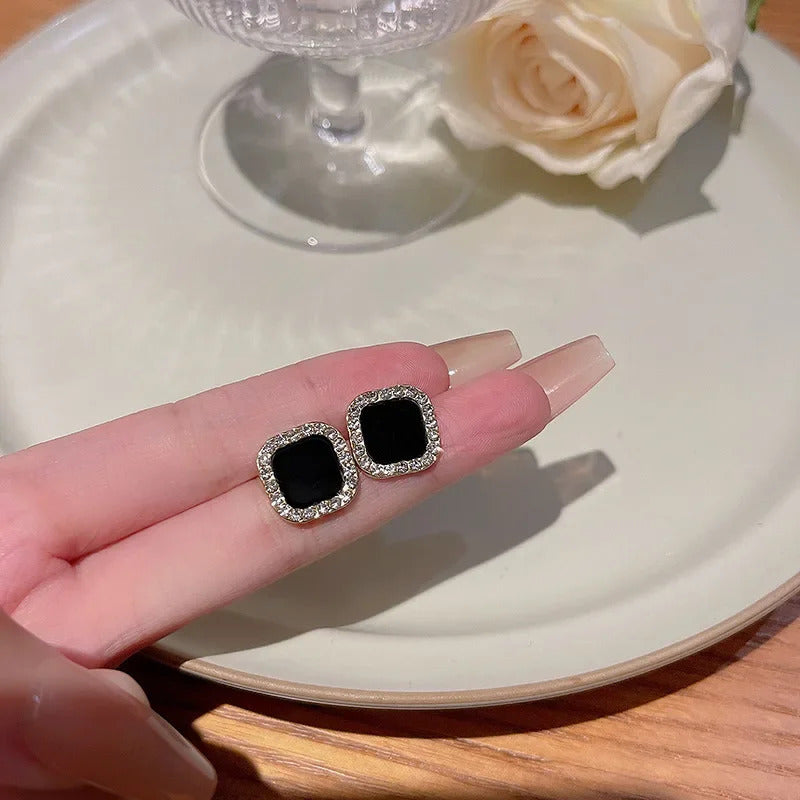 Korean Style Zircon Black Resin Square Ear Studs for Women Elegant Luxury Geometric Earrings 2024 Fashion Trends Jewelry Gifts