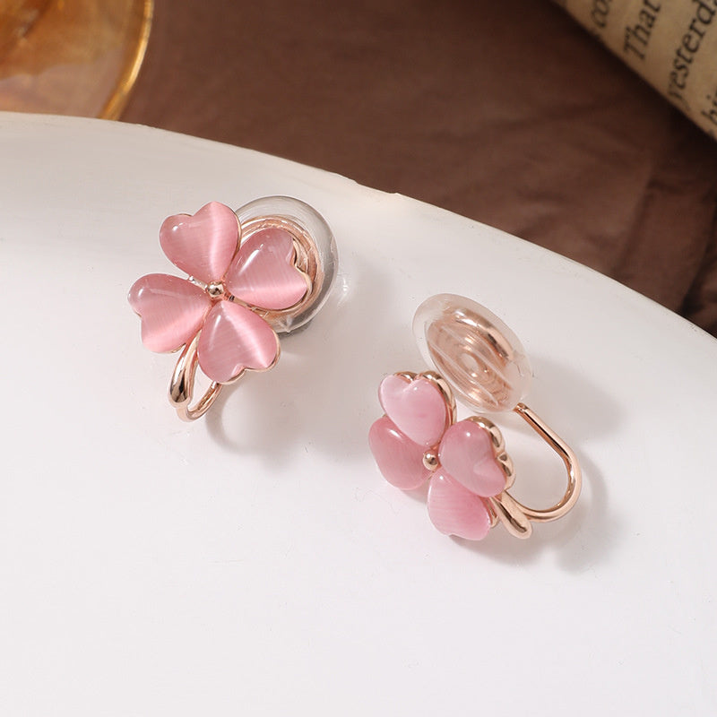 Heart Clover Mosquito Coil Clip-On Earrings Without Piercing Cat's Eye Stone Earrings for Women Sweet Studs Light Luxury Elegant Earrings