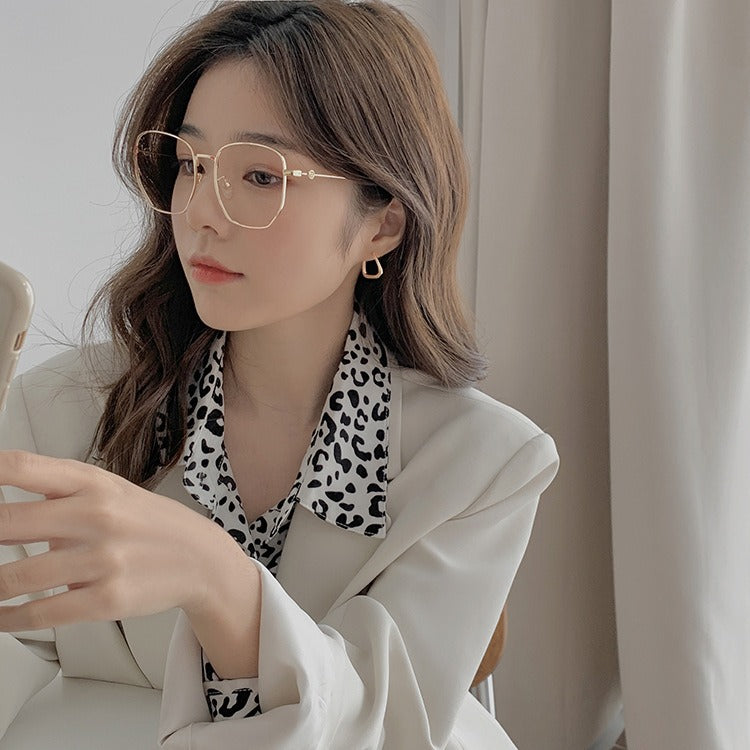 French Style Fashionable Geometric Triangle Earrings for Girls High-grade Simple Ins Style Niche Fashion Irregular Ear Buckle Earrings