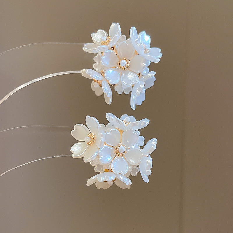 Silver Needle Pearl Flower Cluster Earrings for Women French Elegant Niche Design Sense Earrings Women Light Luxury High-end Sense Ear Jewelry
