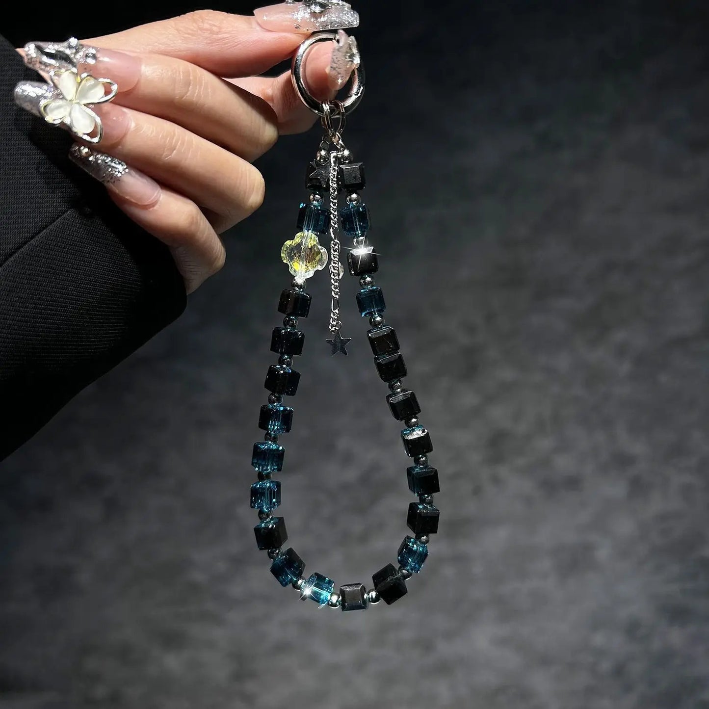 Glitter Diamond Short Mobile Phone Lanyard Sugar Crystal Beaded Mobile Phone Chain Phone Charm Cool Lanyard