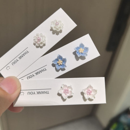 Non-Pierced Magnetic Ear Clips for Women, Spring/Summer Elegant Small Sweet Simple Niche Exquisite Earrings, Camellia Flower Ear Jewelry