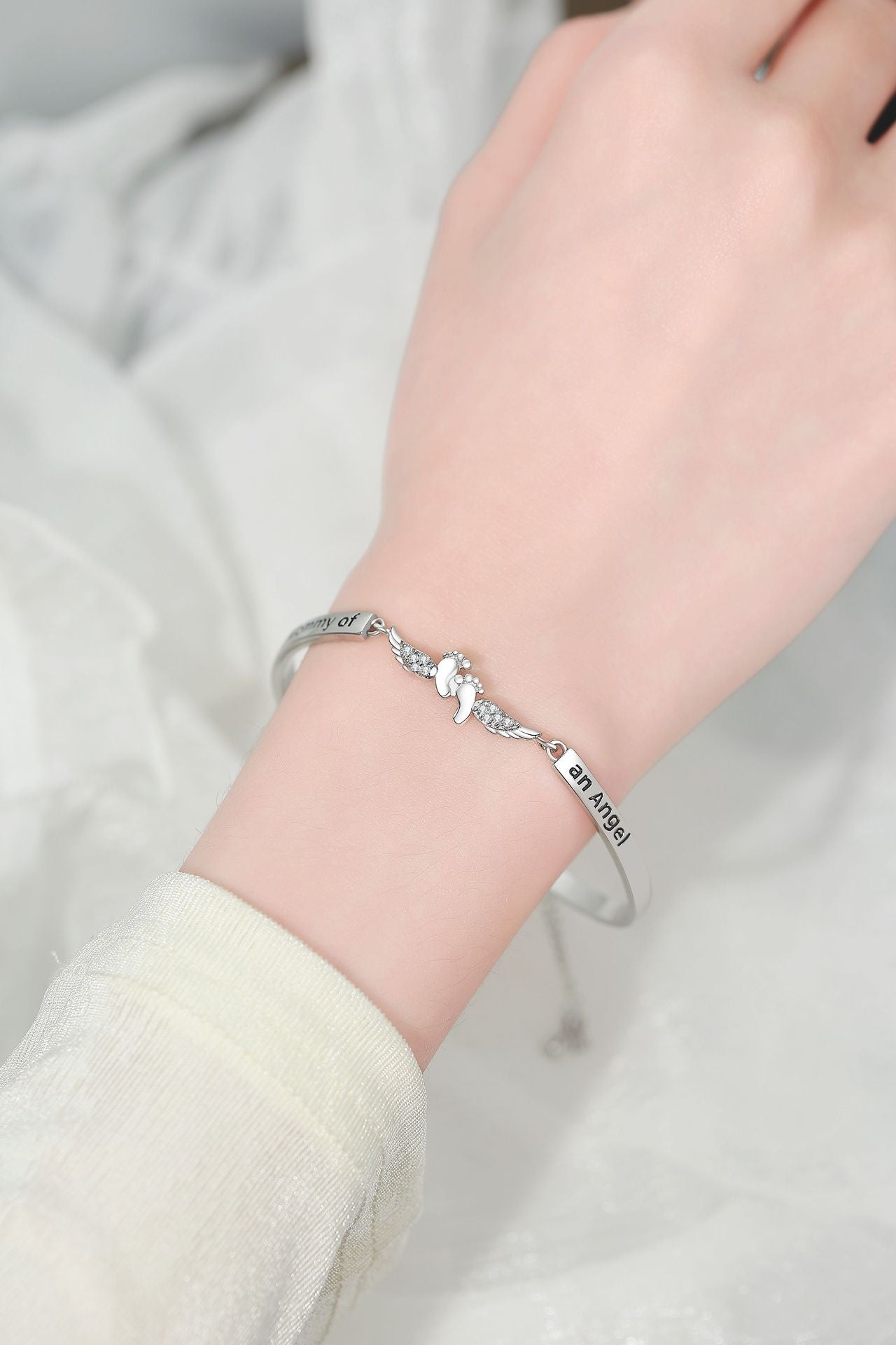 Cross-Border New Angel Wings Bracelet for Women Commemorating Mother Trendy Fashion Bracelet Fashionable Export Bracelet