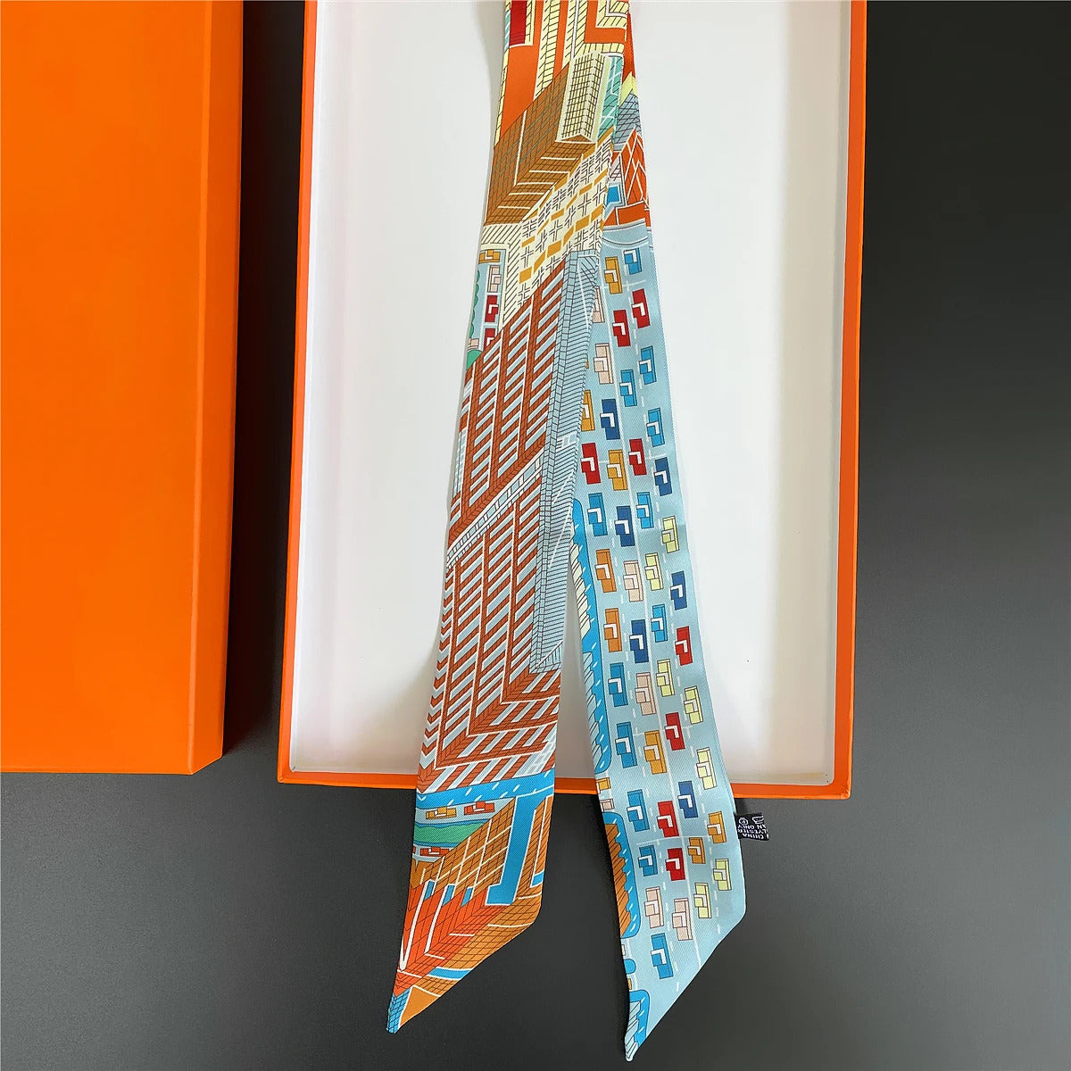 Brand Design Twill 100% Silk Scarf Luxury Fashion Scarf Women Foulard Skinny Bag Scarves New Hot Neckerchief Hair Headband