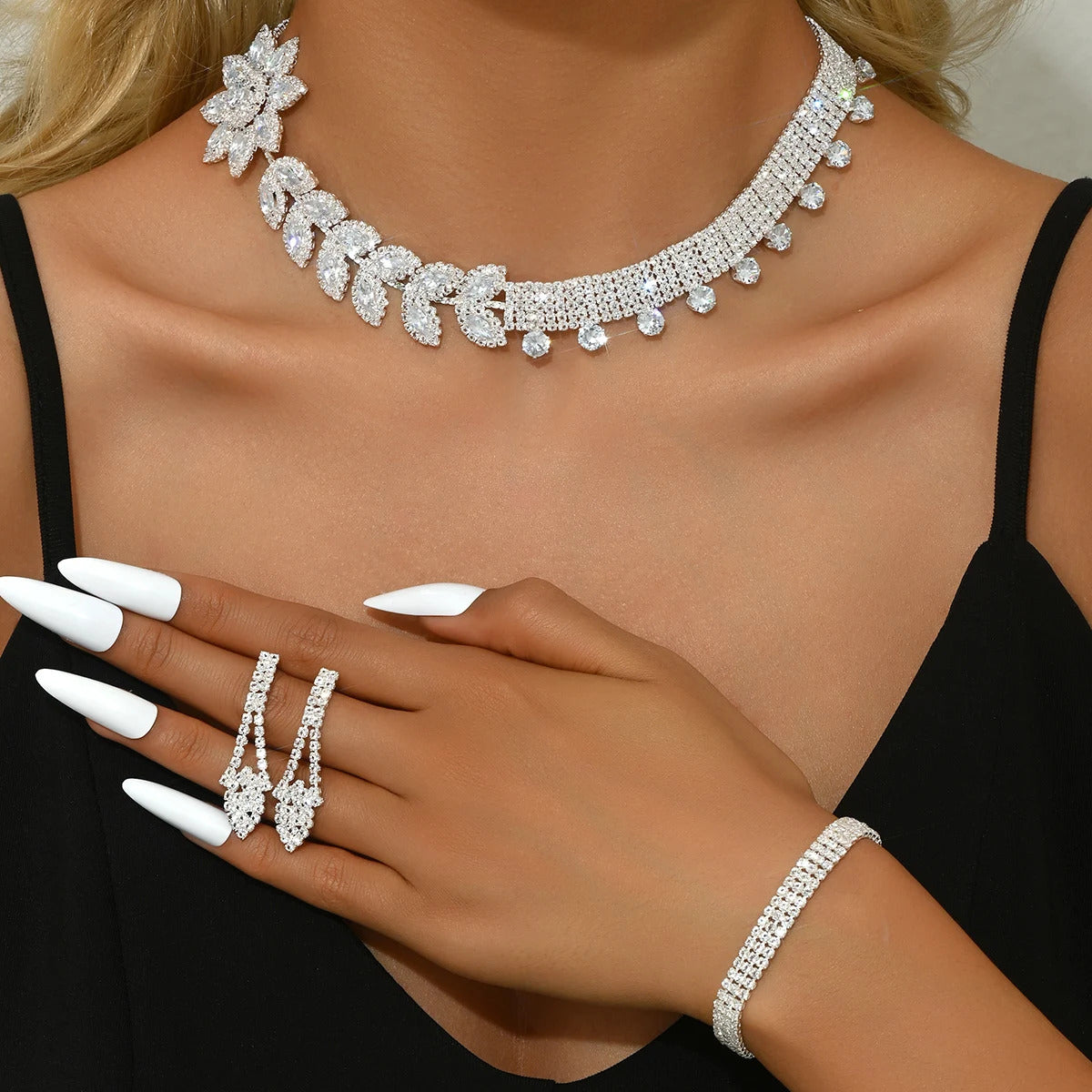 4PC Women's Fashion Flower Necklace Earrings Bracelet Jewelry Set Light Luxury Suitable for Wedding, Party, Festival Gifts-8541