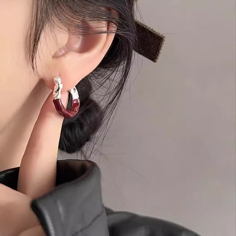 Niche Unique Red and Silver Contrast Color Irregular Circle Earrings Elegant Retro All-match High-end Ear Buckle 2025 New