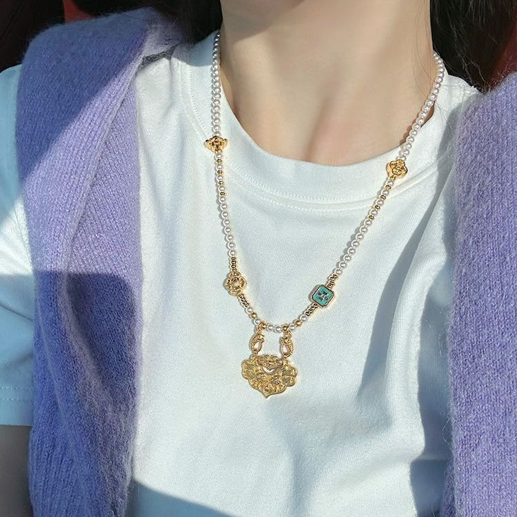 New Chinese Style Original Ancient Gold Sand Gold Koi Peace and Prosperity Lock Pendant Pearl Shell Necklace for Women New Simple Personality