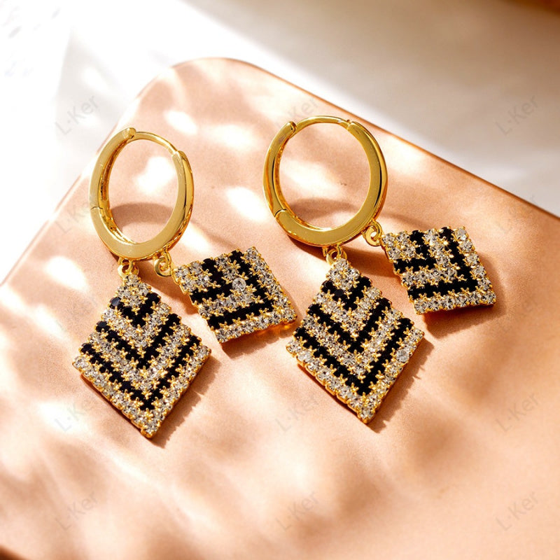 French Romantic Black and White Contrast Color Full Diamond High-end Sense Earrings Small Chanel Style Women's Earrings