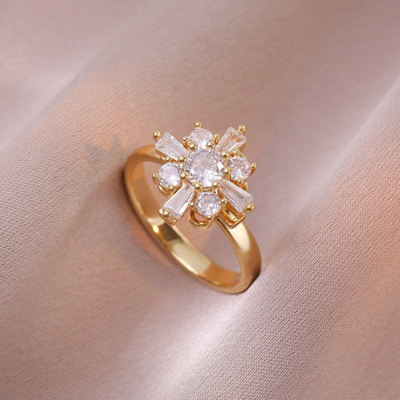Rotating Ring for Women with Micro Paved Zircon, Elegant and Minimalist Style, Versatile Full Diamond Round Clover Ring Jewelry