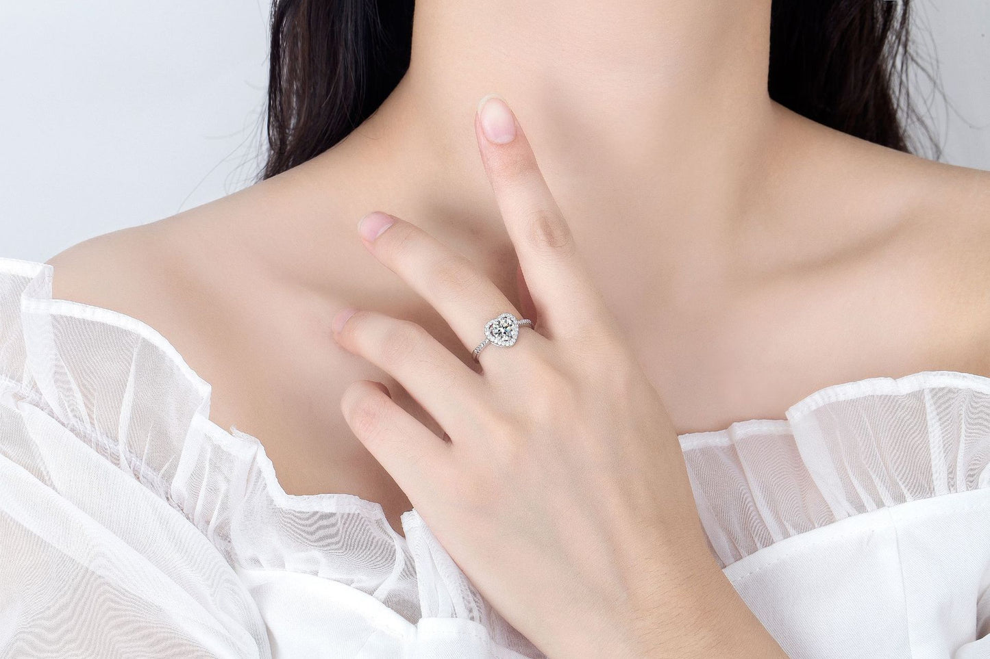 Zircon Ring Sweet Beauty Heart-shaped Hollow Ring 1 karat Moissanite Love Ring