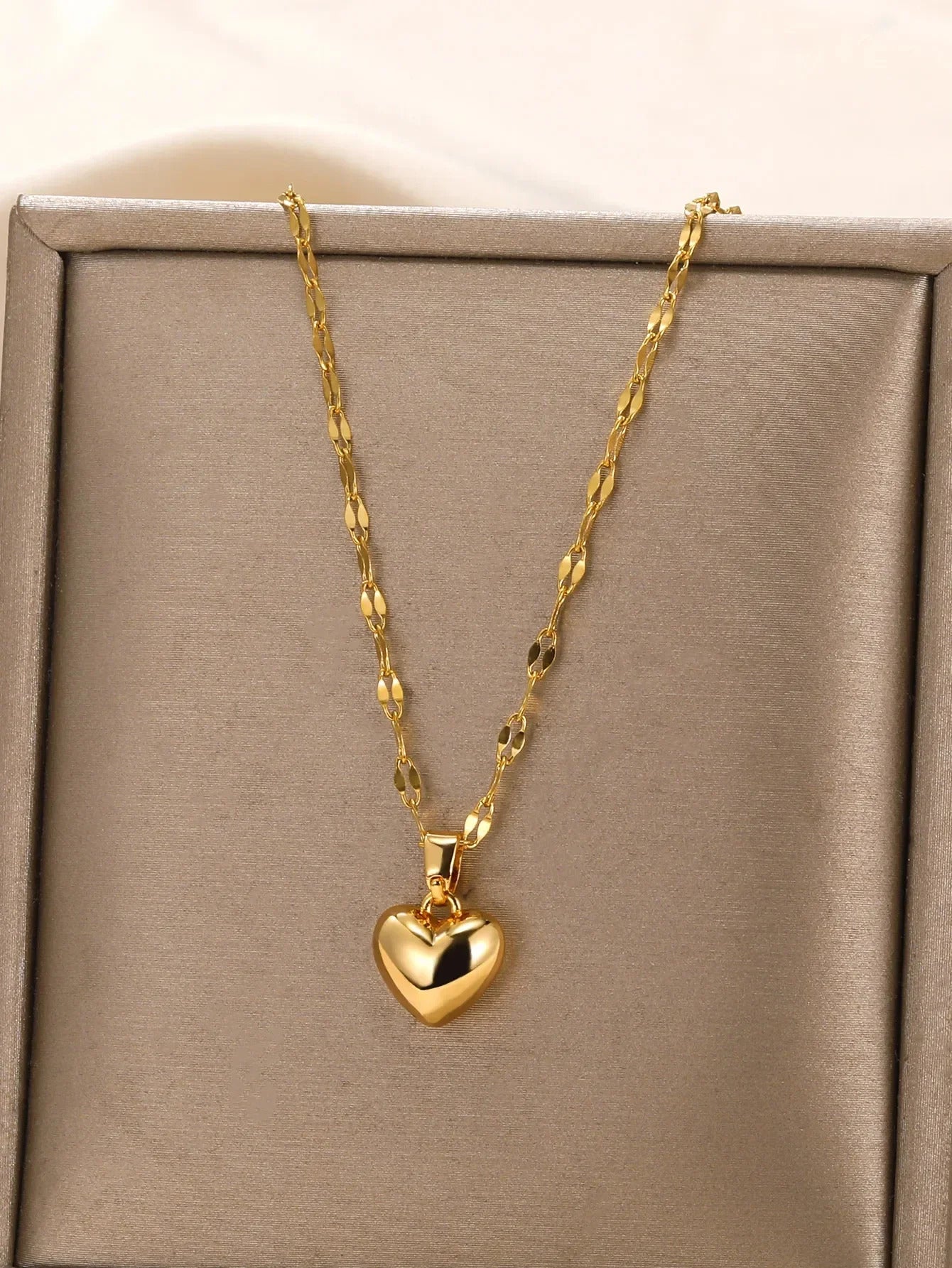 Stainless Steel Love Heart Necklace For Women 2025 New Trendy Lip Chain Simple Luxury Love Pendant Necklace Jewelry Gift