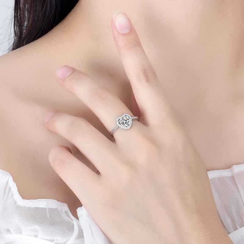 Zircon Ring Sweet Beauty Heart-shaped Hollow Ring 1 karat Moissanite Love Ring